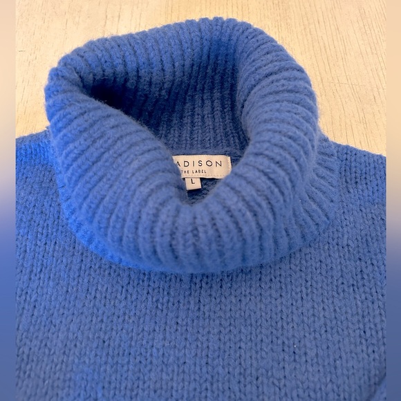 Madison The Label turtle neck sweater - Picture 2 of 5